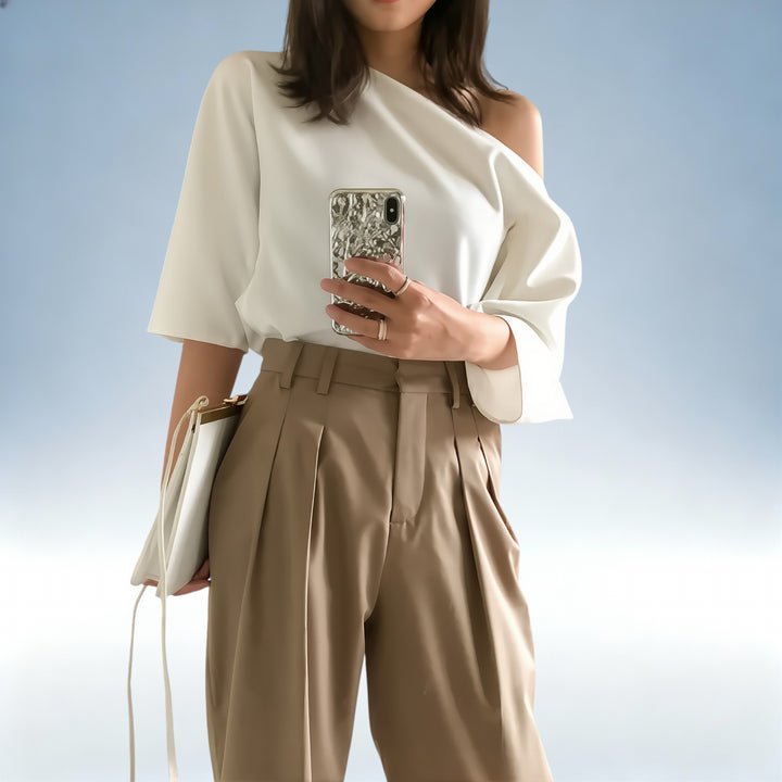 MARIANA — Blusa Assimétrica Off-Shoulder Elegante | Charme Clássico