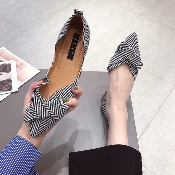 Breathable Women's Flats with Pointed Toe Design