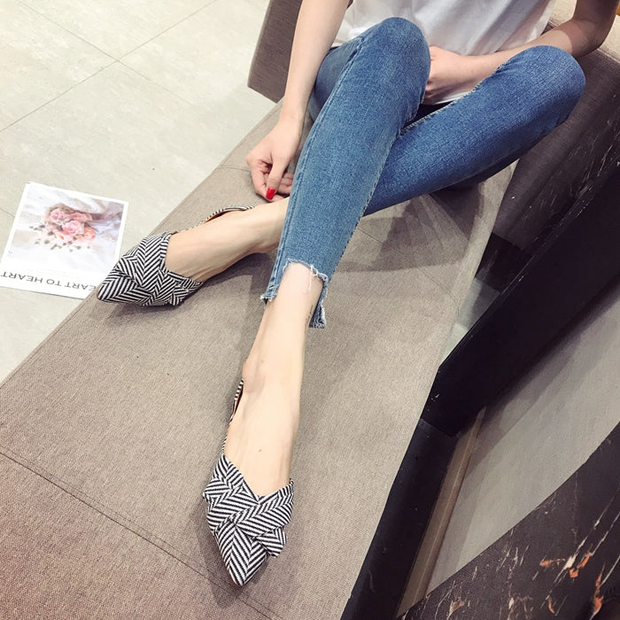 Breathable Women's Flats with Pointed Toe Design
